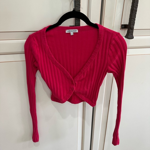 COTTON CITIZEN The Capri Crop Cardigan in Fuchsia (22) - Picture 2 of 6